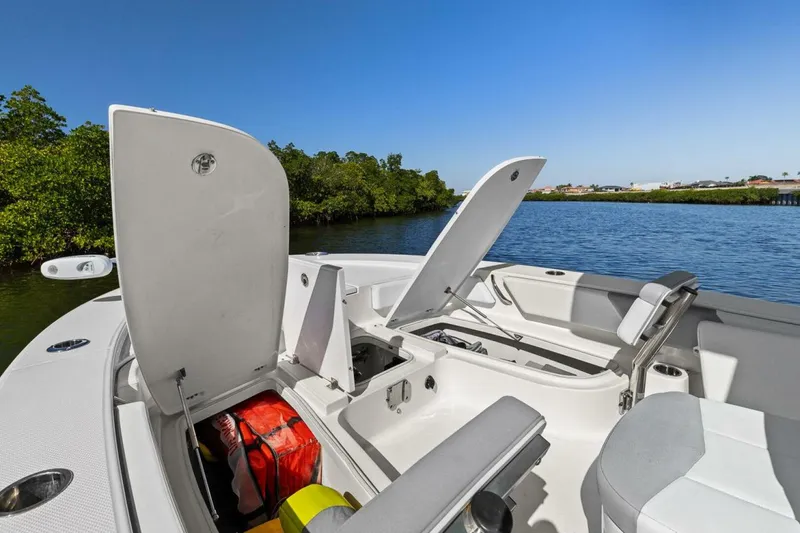 Slide: The Image of Robalo 246 Cayman 2020 - 5814323