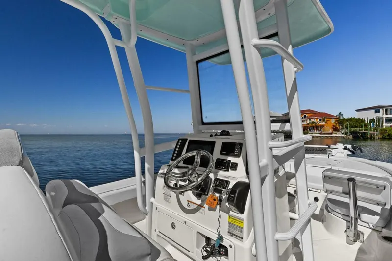 Slide: The Image of Robalo 246 Cayman 2020 - 5814329