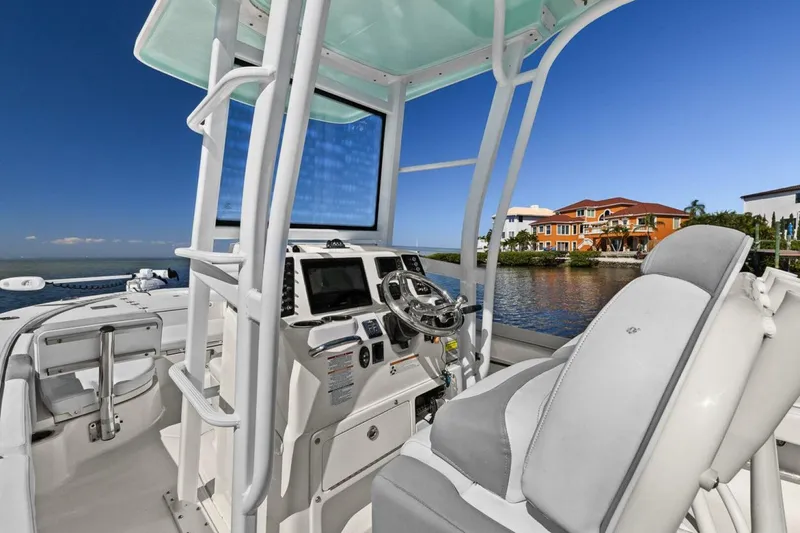 Slide: The Image of Robalo 246 Cayman 2020 - 5814330