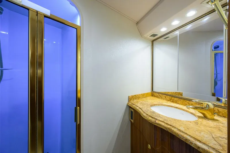 Slide: The Image of Guest Head To Starboard Side With Shower Stall - 5817869