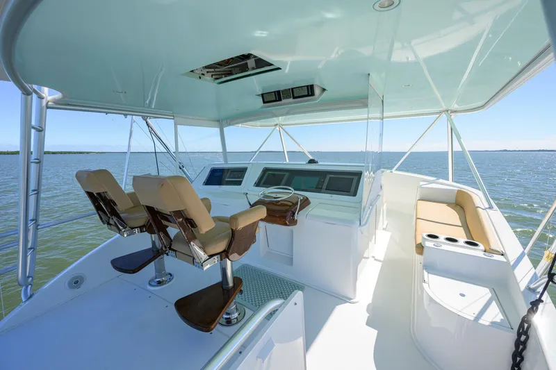 Slide: The Image of Flybridge, Note No Venturi Windshield For Enhanced Visibility - 5817874