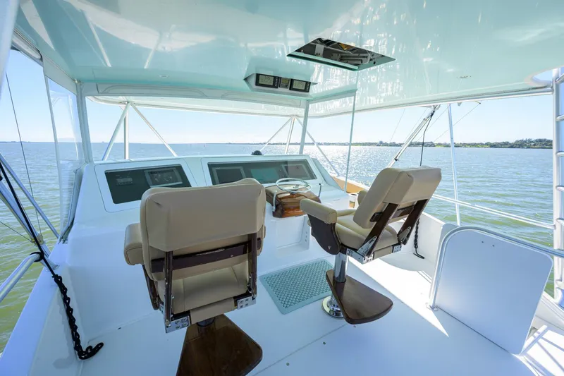 Slide: The Image of Flybridge Underside Of Hardtop Matches Hull Color - 5817876