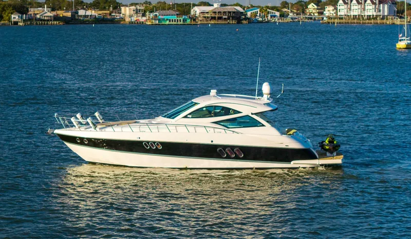 The Image of 2013 Cruisers Yachts 540 Motor Yacht - 5814755