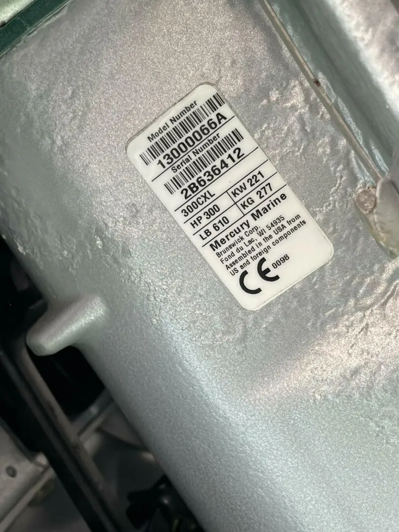 Slide: The Image of Boston Whaler 320 Vantage 2019 - 5815176