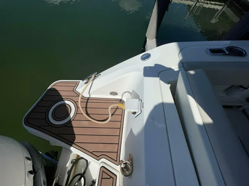 Slide: The Image of Boston Whaler 320 Vantage 2019 - 5815179