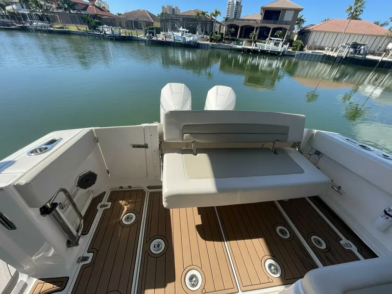 Slide: The Image of Boston Whaler 320 Vantage 2019 - 5815180