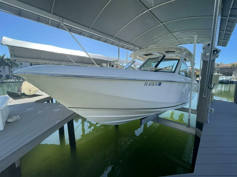 Slide: The Image of Boston Whaler 320 Vantage 2019 - 5815167