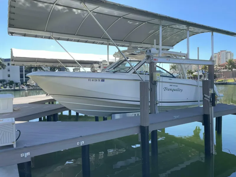 Slide: The Image of Boston Whaler 320 Vantage 2019 - 5815168
