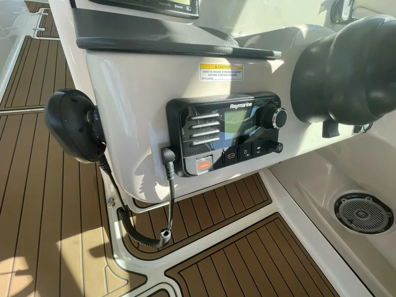 Slide: The Image of Boston Whaler 320 Vantage 2019 - 5815205