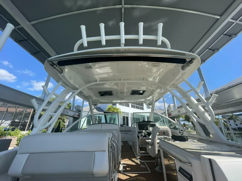 Slide: The Image of Boston Whaler 320 Vantage 2019 - 5815211