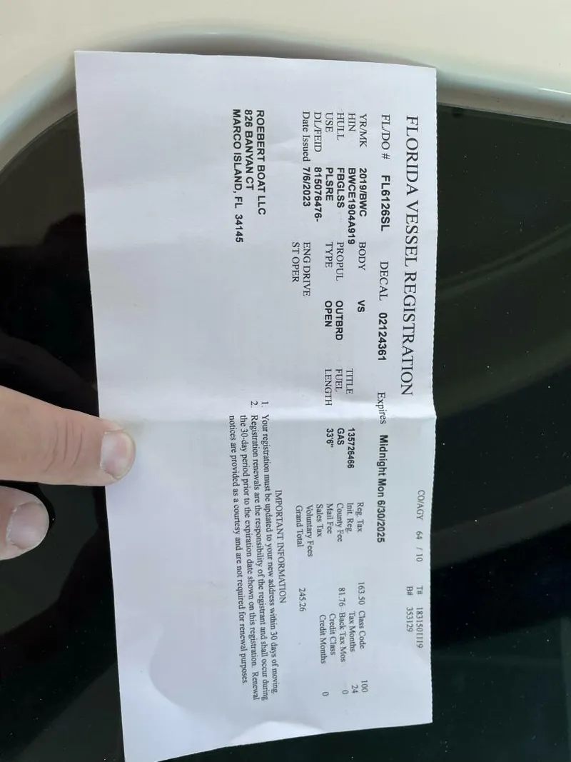 Slide: The Image of Boston Whaler 320 Vantage 2019 - 5815232