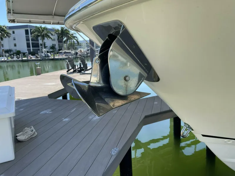 Slide: The Image of Boston Whaler 320 Vantage 2019 - 5815172