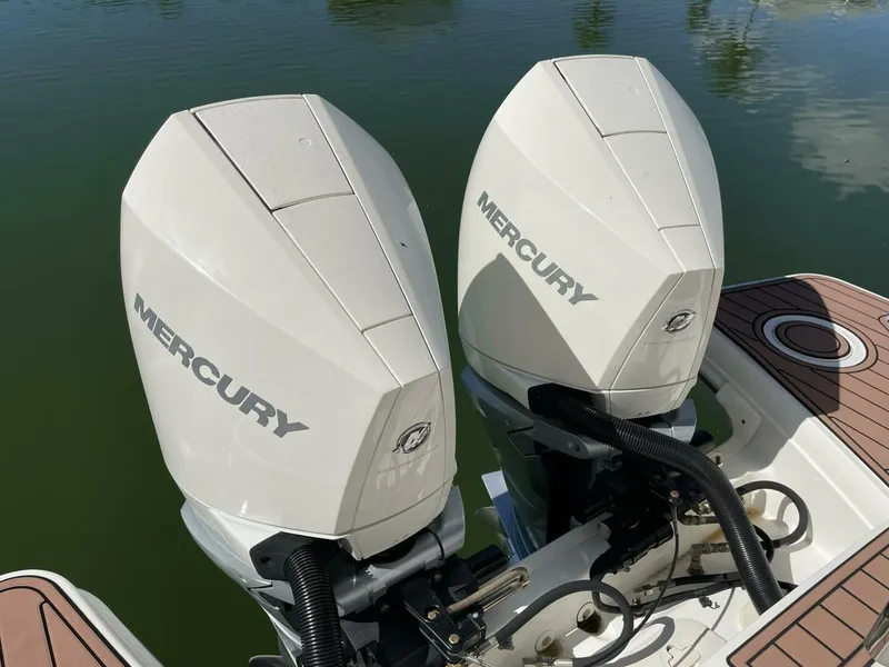 Slide: The Image of Boston Whaler 320 Vantage 2019 - 5815174