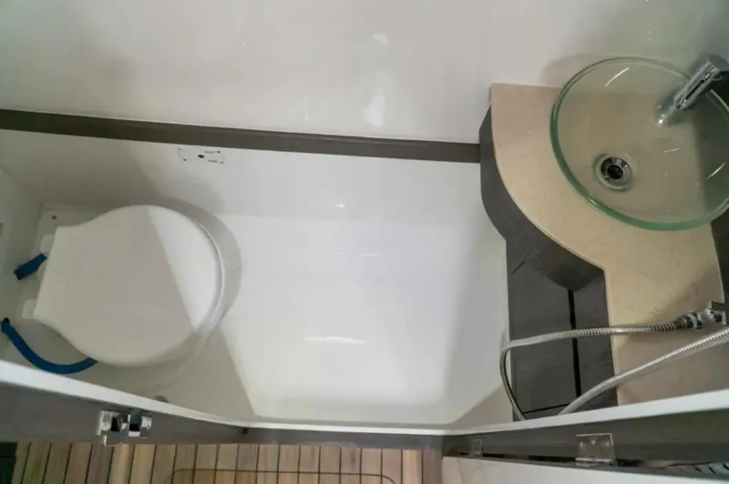 Slide: The Image of Fishing Raptor 390 Solarium 2023 - 5815422