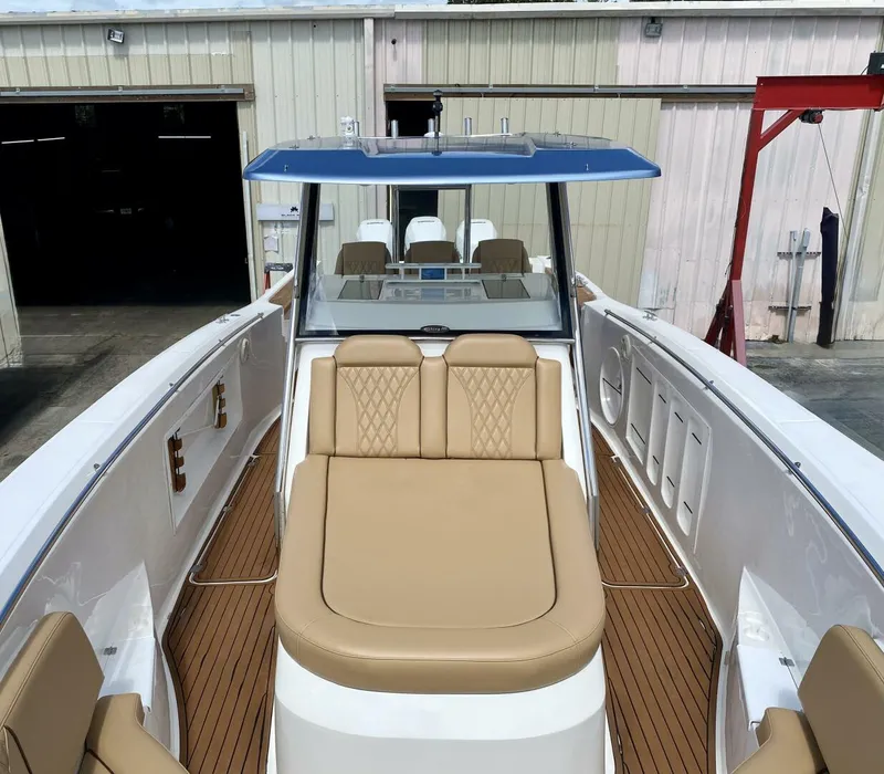 Slide: The Image of Fishing Raptor 390 Solarium 2023 - 5815358
