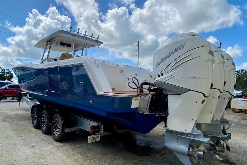 Slide: The Image of Fishing Raptor 390 Solarium 2023 - 7581288