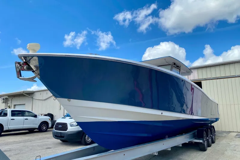 The Image of Fishing Raptor 390 Solarium 2023 - 7581287