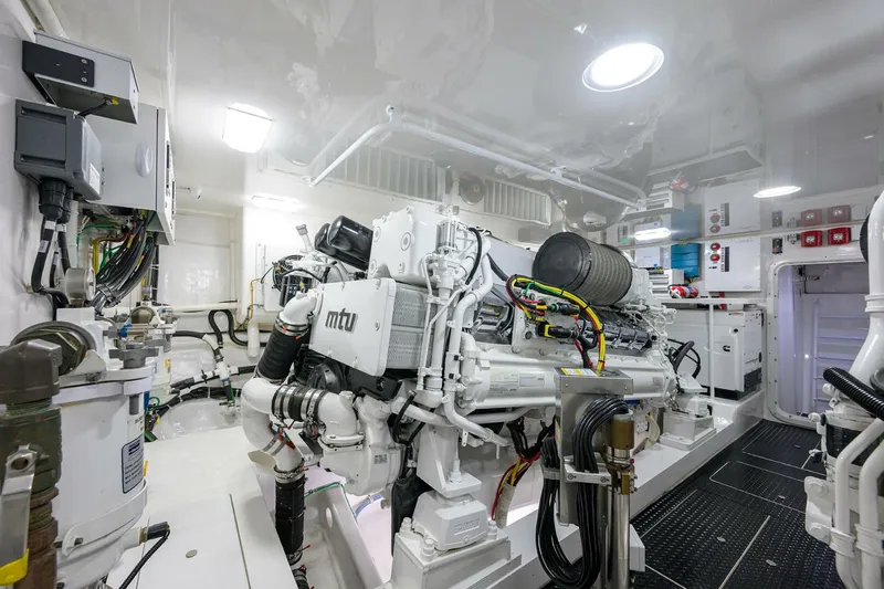 Slide: The Image of Viking 72 Enclosed Bridge 2017 - 5815553