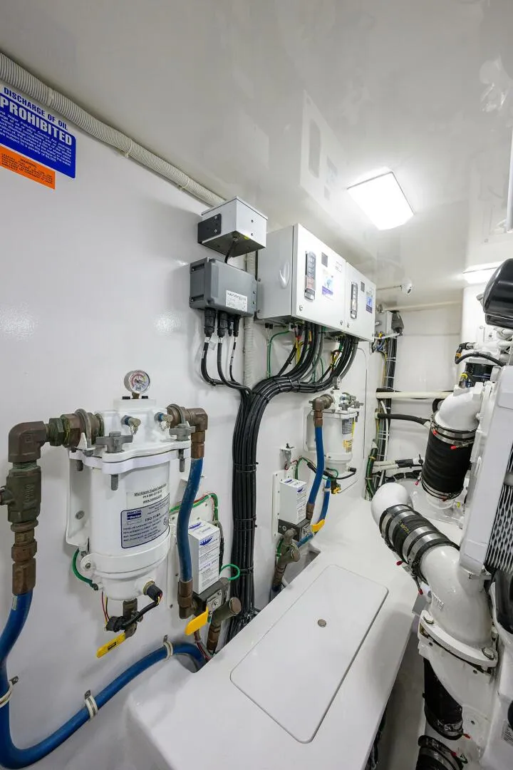 Slide: The Image of Viking 72 Enclosed Bridge 2017 - 5815554