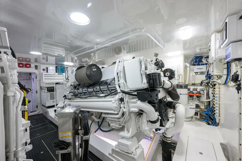 Slide: The Image of Viking 72 Enclosed Bridge 2017 - 5815557