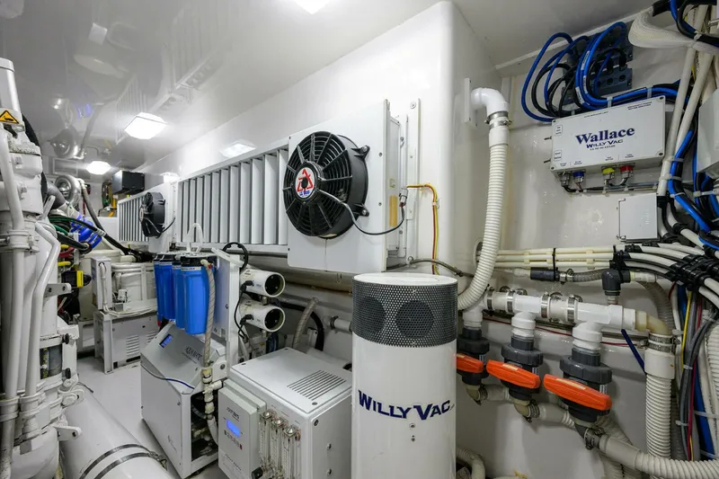 Slide: The Image of Viking 72 Enclosed Bridge 2017 - 5815559