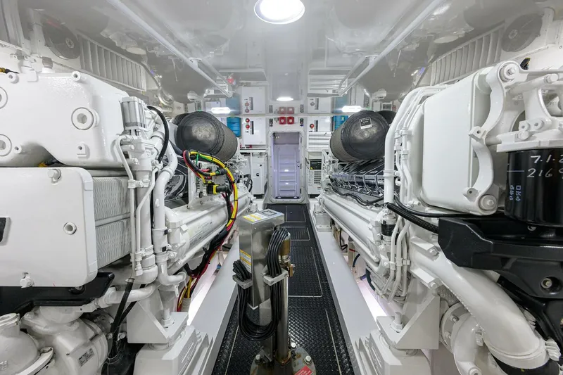 Slide: The Image of Viking 72 Enclosed Bridge 2017 - 5815560