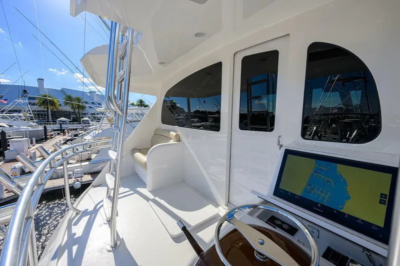 Slide: The Image of Viking 72 Enclosed Bridge 2017 - 5815544