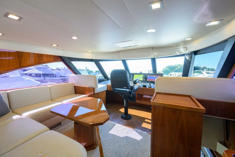 Slide: The Image of Viking 72 Enclosed Bridge 2017 - 5815526