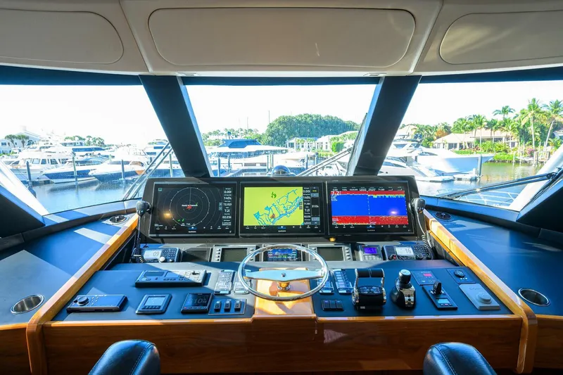 Slide: The Image of Viking 72 Enclosed Bridge 2017 - 5815537