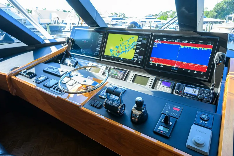 Slide: The Image of Viking 72 Enclosed Bridge 2017 - 5815538