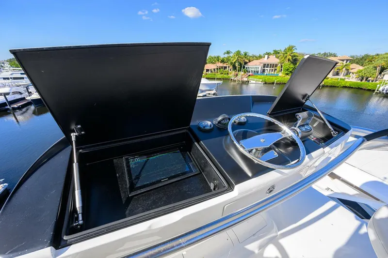 Slide: The Image of Viking 72 Enclosed Bridge 2017 - 5815642