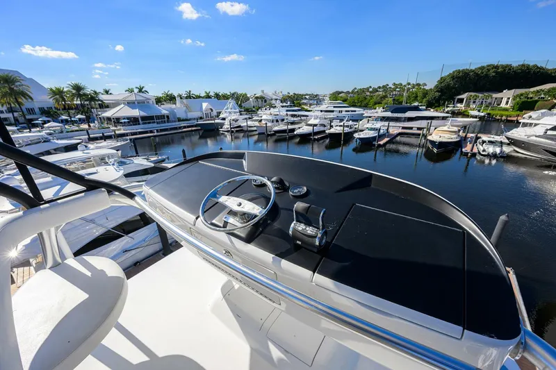 Slide: The Image of Viking 72 Enclosed Bridge 2017 - 5815639