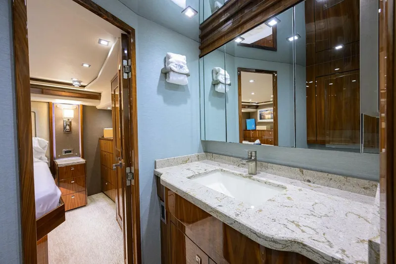 Slide: The Image of Viking 72 Enclosed Bridge 2017 - 5815598