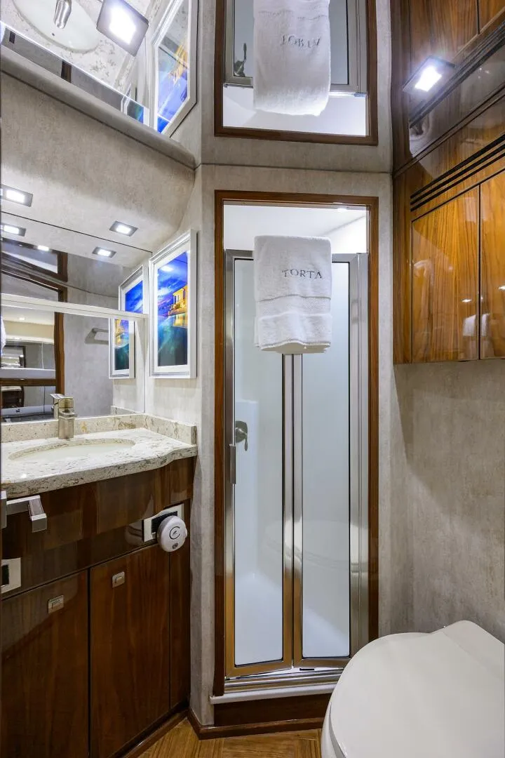 Slide: The Image of Viking 72 Enclosed Bridge 2017 - 5815516