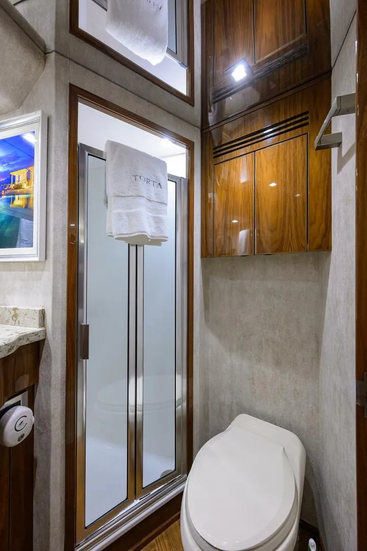 Slide: The Image of Viking 72 Enclosed Bridge 2017 - 5815517