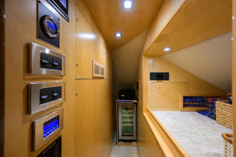 Slide: The Image of Viking 72 Enclosed Bridge 2017 - 5815600