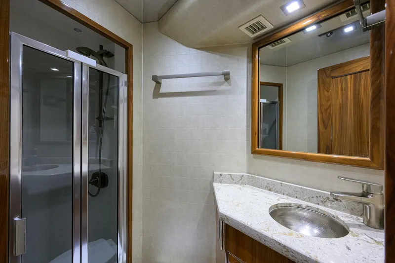 Slide: The Image of Viking 72 Enclosed Bridge 2017 - 5815578