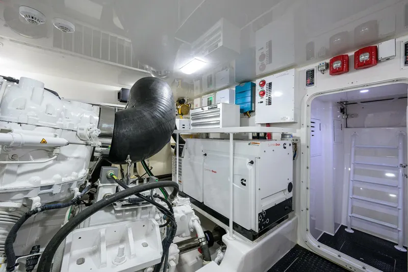 Slide: The Image of Viking 72 Enclosed Bridge 2017 - 5815549