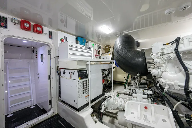 Slide: The Image of Viking 72 Enclosed Bridge 2017 - 5815551