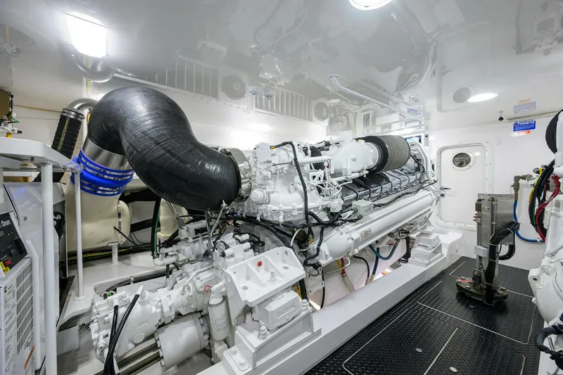 Slide: The Image of Viking 72 Enclosed Bridge 2017 - 5815550