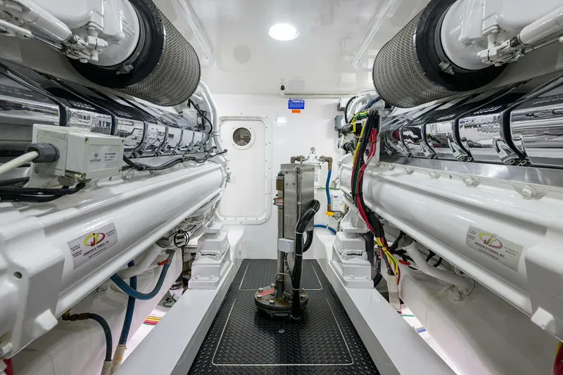 Slide: The Image of Viking 72 Enclosed Bridge 2017 - 5815552