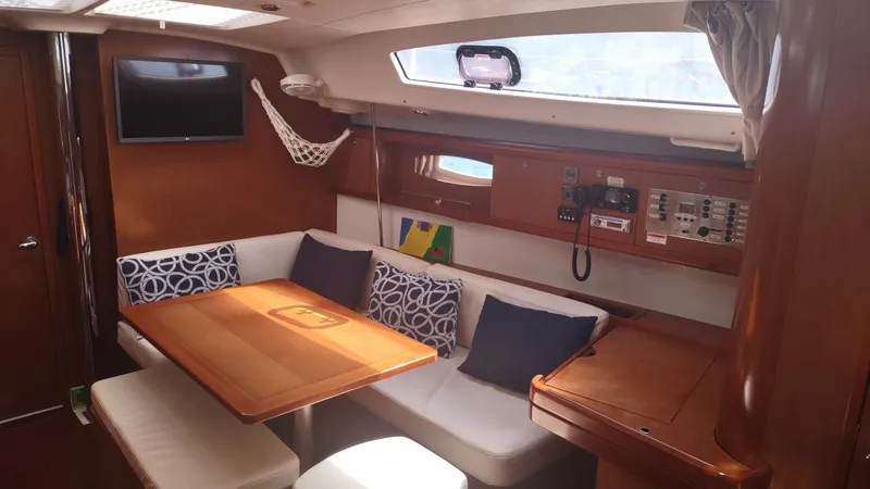 Slide: The Image of Beneteau Oceanis 43 2011 - 6786622