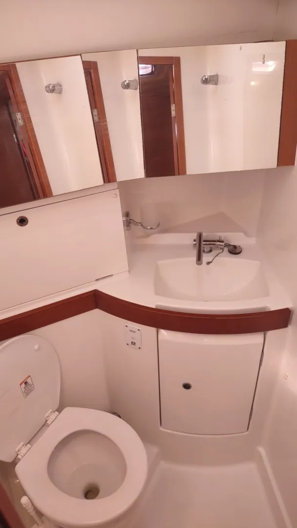 Slide: The Image of Beneteau Oceanis 43 2011 - 6786626
