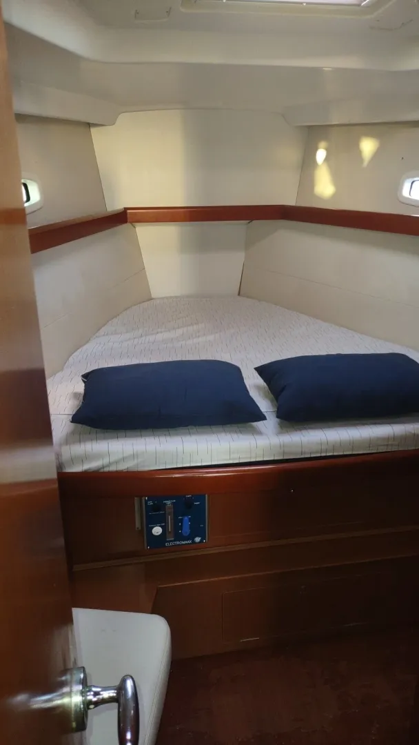 Slide: The Image of Beneteau Oceanis 43 2011 - 6786625