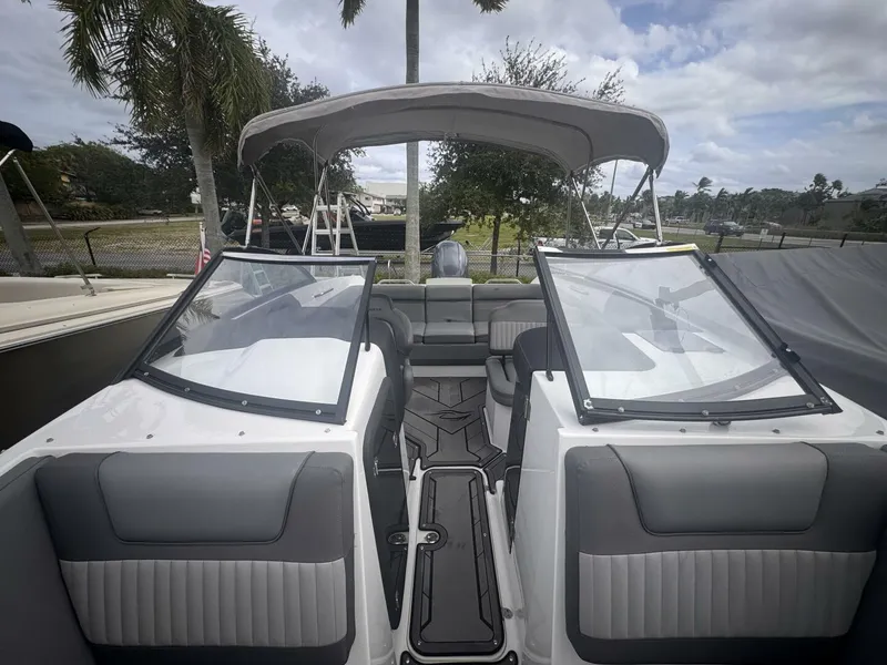 Slide: The Image of Rinker 23 2020 - 5818070