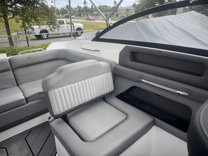 Slide: The Image of Rinker 23 2020 - 5818073