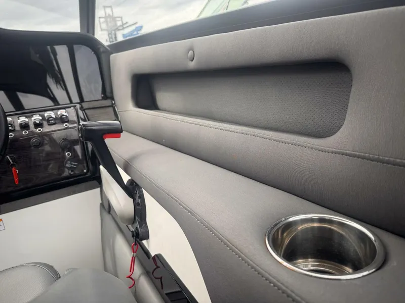 Slide: The Image of Rinker 23 2020 - 5818074