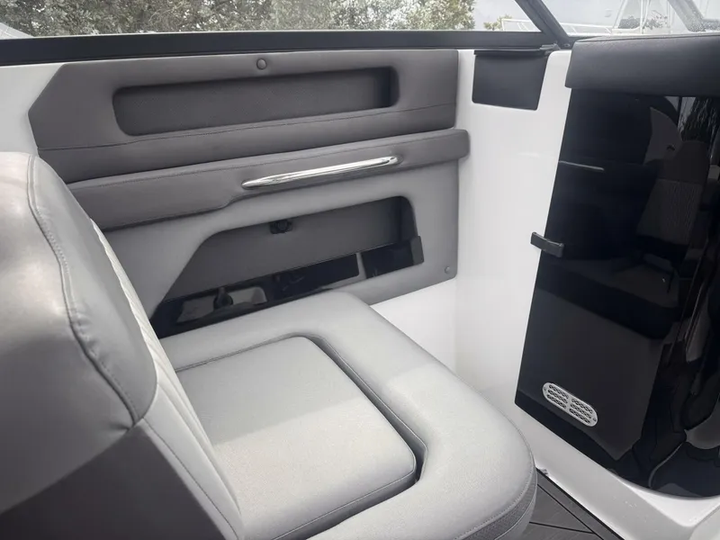 Slide: The Image of Rinker 23 2020 - 5818075