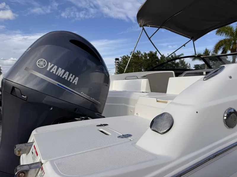 Slide: The Image of Rinker 23 2020 - 5818062