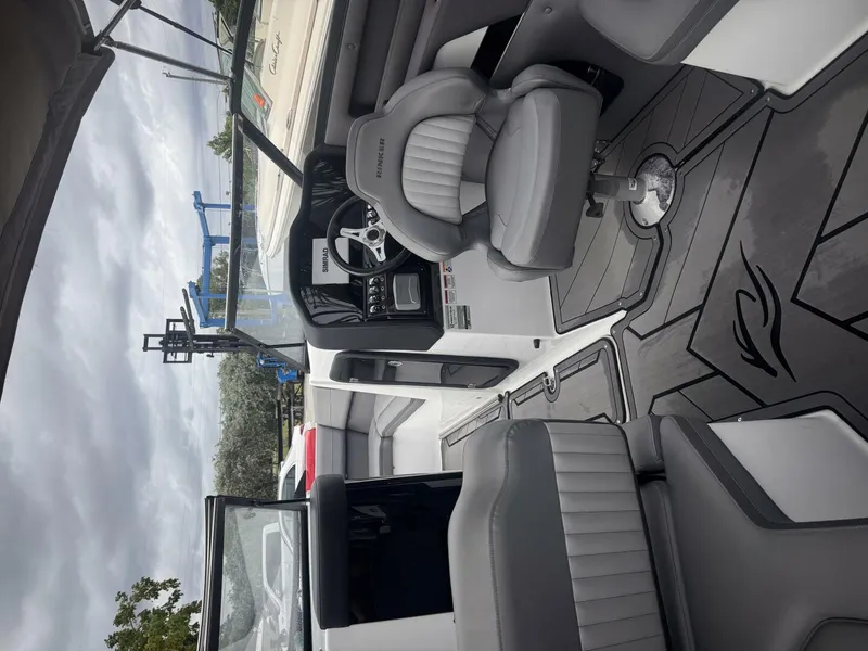 Slide: The Image of Rinker 23 2020 - 5818065